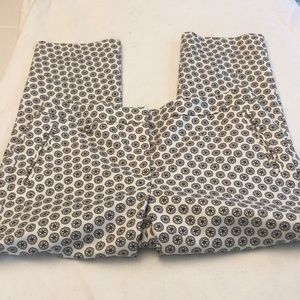 NWOT Adrianna Papell Flowers Capris Size 6